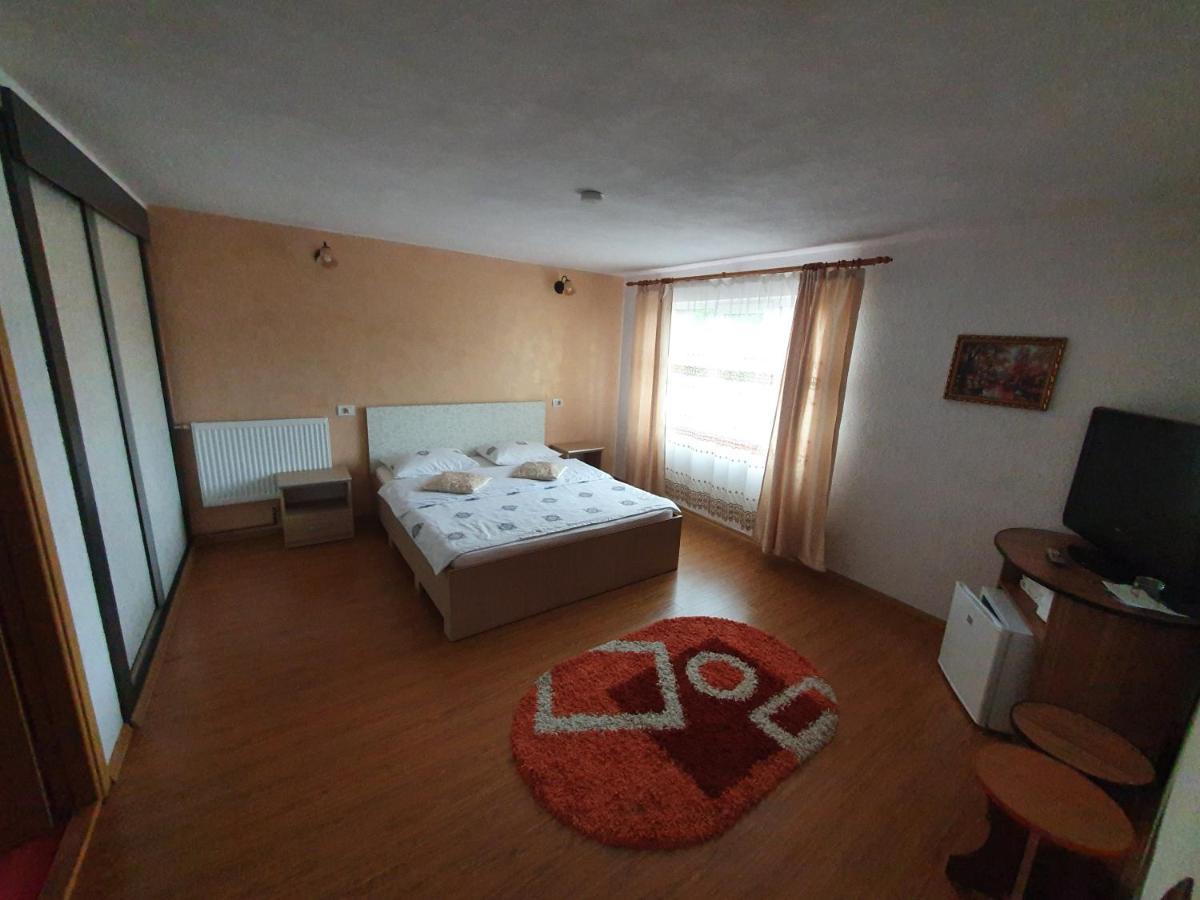 Pensiunea Dandu Corbeni Esterno foto
